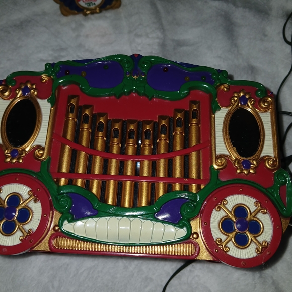 Mr.Christmas Vintage Festive Carousel Holiday Decor Set